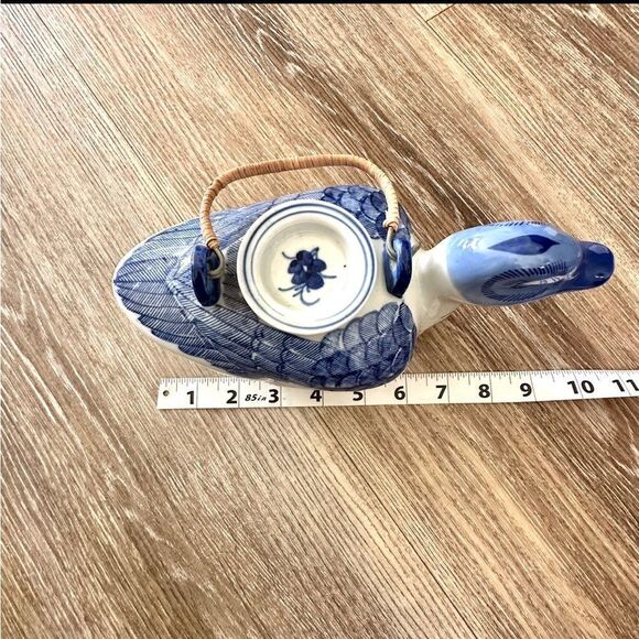 Vintage blue and white porcelain duck teapot - Picture 8 of 12